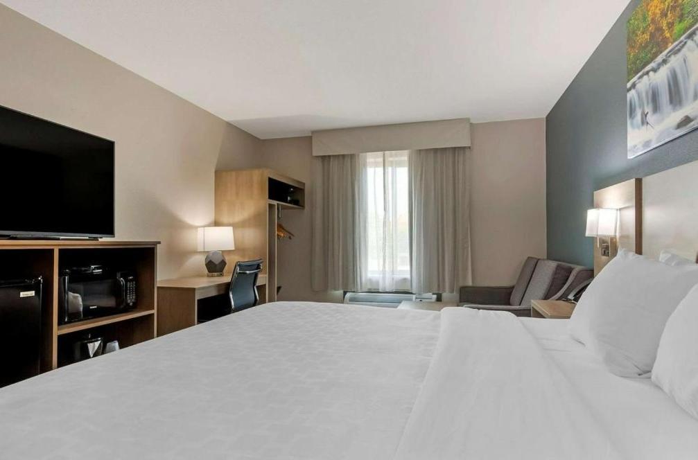 Готель Clarion Pointe Тома Екстер'єр фото